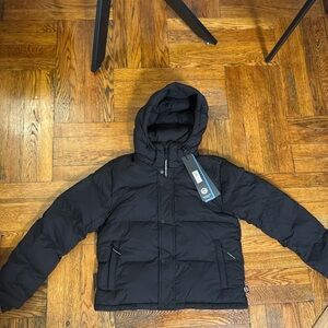 Aritzia Black Super Puff Shorty XS Unused with Tags